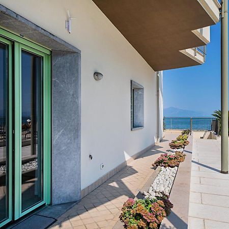 Residenza Miralago By Wonderful Italy Дезенцано-дель-Гарда Экстерьер фото