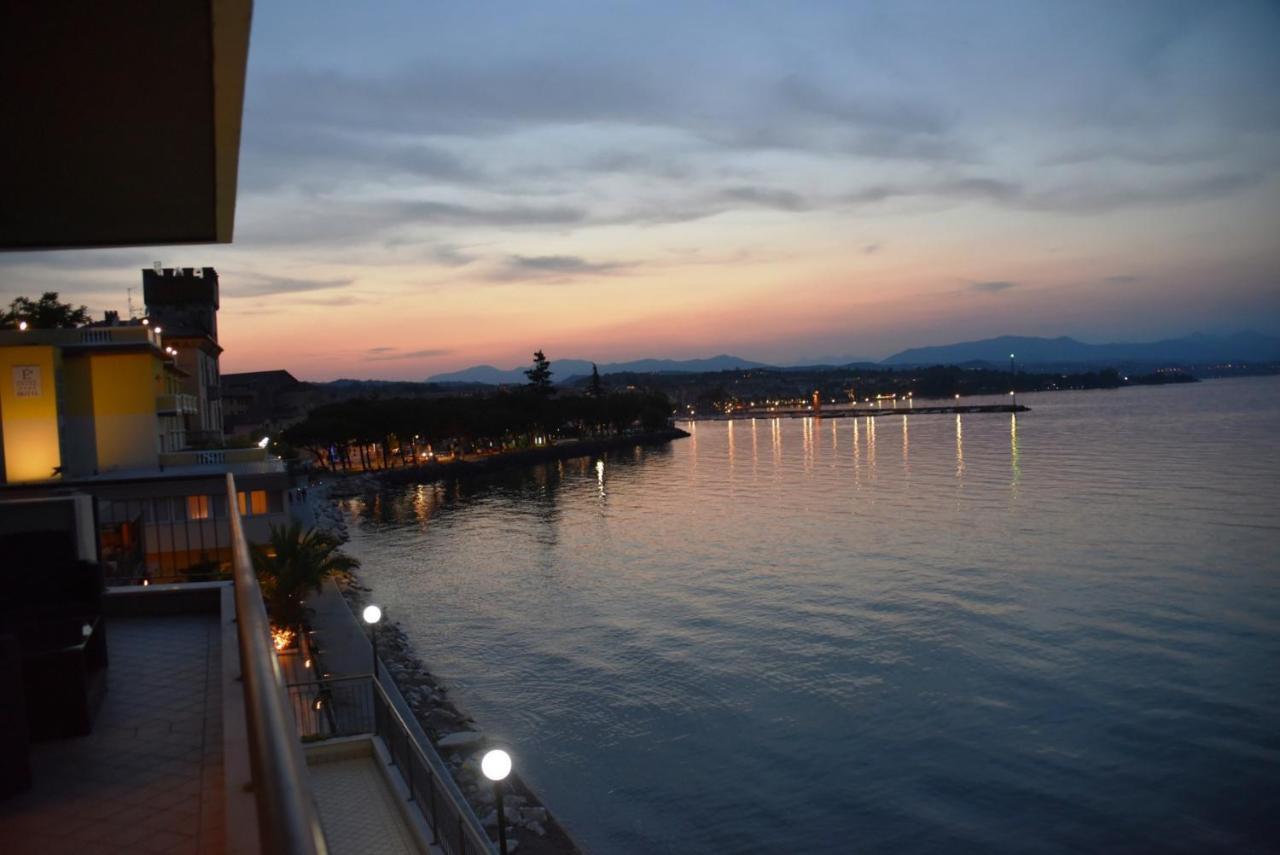 Residenza Miralago By Wonderful Italy Дезенцано-дель-Гарда Экстерьер фото