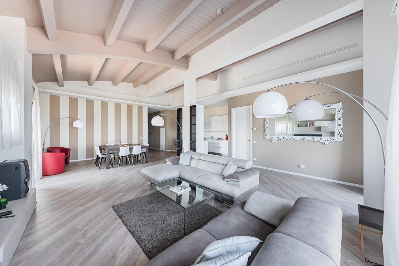 Residenza Miralago By Wonderful Italy Дезенцано-дель-Гарда Экстерьер фото