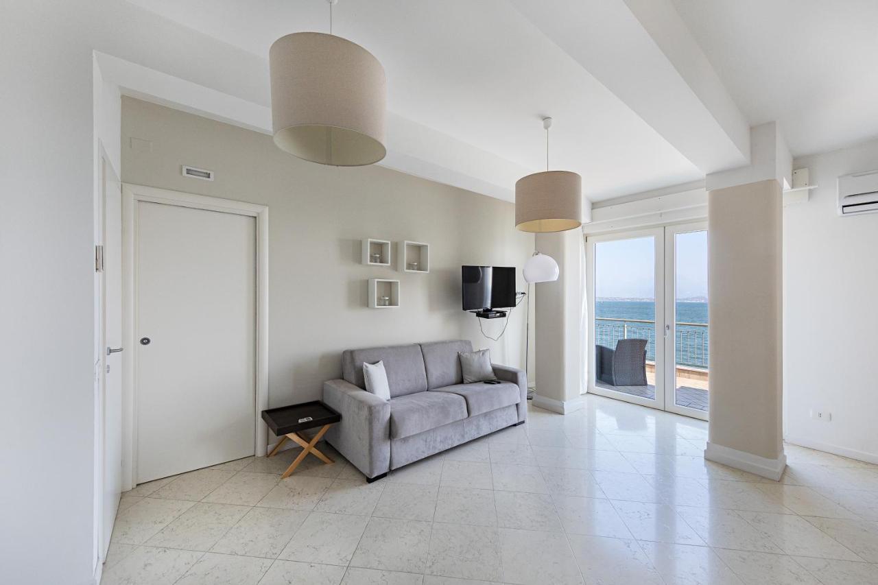 Residenza Miralago By Wonderful Italy Дезенцано-дель-Гарда Экстерьер фото