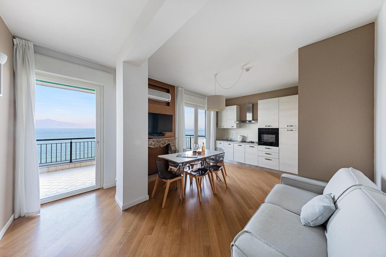 Residenza Miralago By Wonderful Italy Дезенцано-дель-Гарда Экстерьер фото