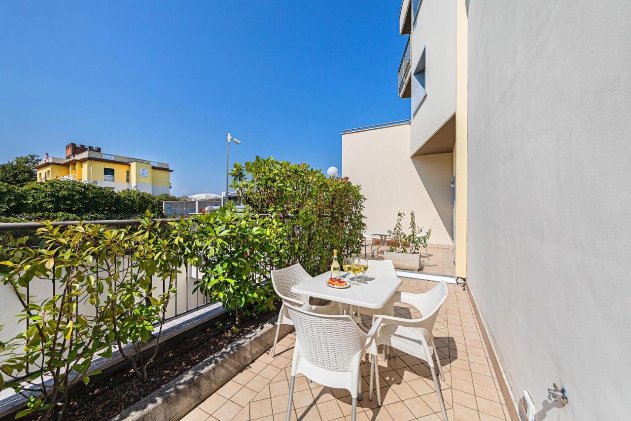 Residenza Miralago By Wonderful Italy Дезенцано-дель-Гарда Экстерьер фото