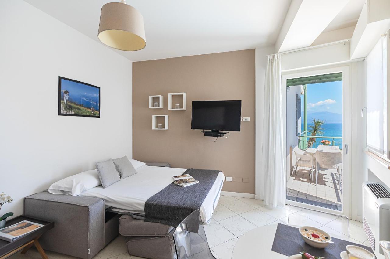 Residenza Miralago By Wonderful Italy Дезенцано-дель-Гарда Экстерьер фото